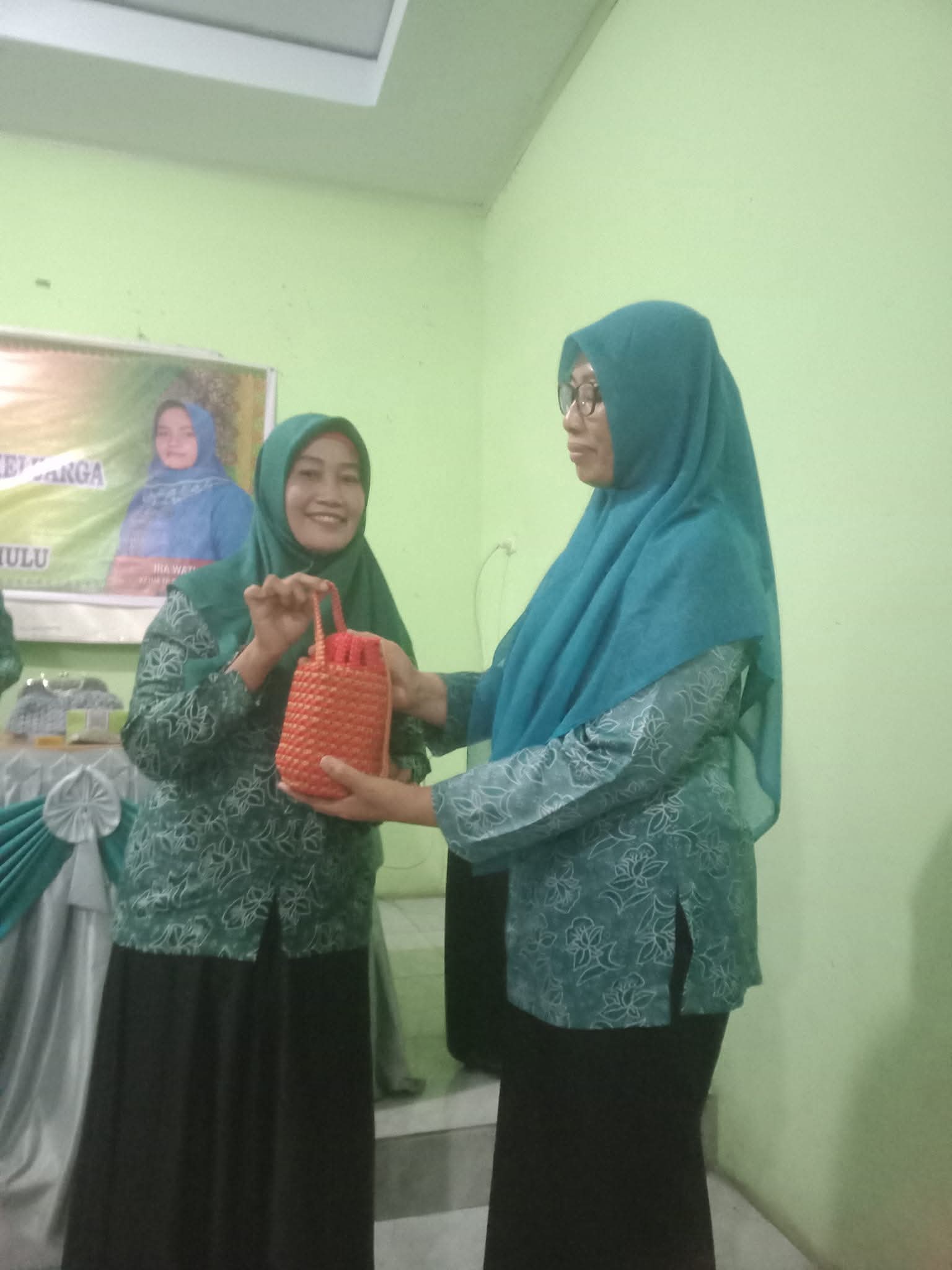 Ketrampilan Membuat Tas Dari Benang Kurs 